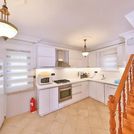 Yagiz - Lovely With Bay View & Private Pool *